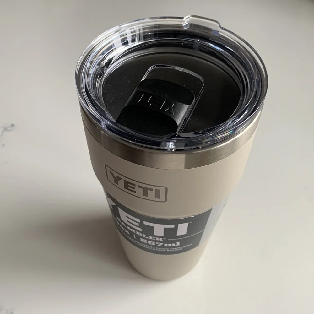 YETI Cream Rambler 30oz 887ml - Picture 2 of 11